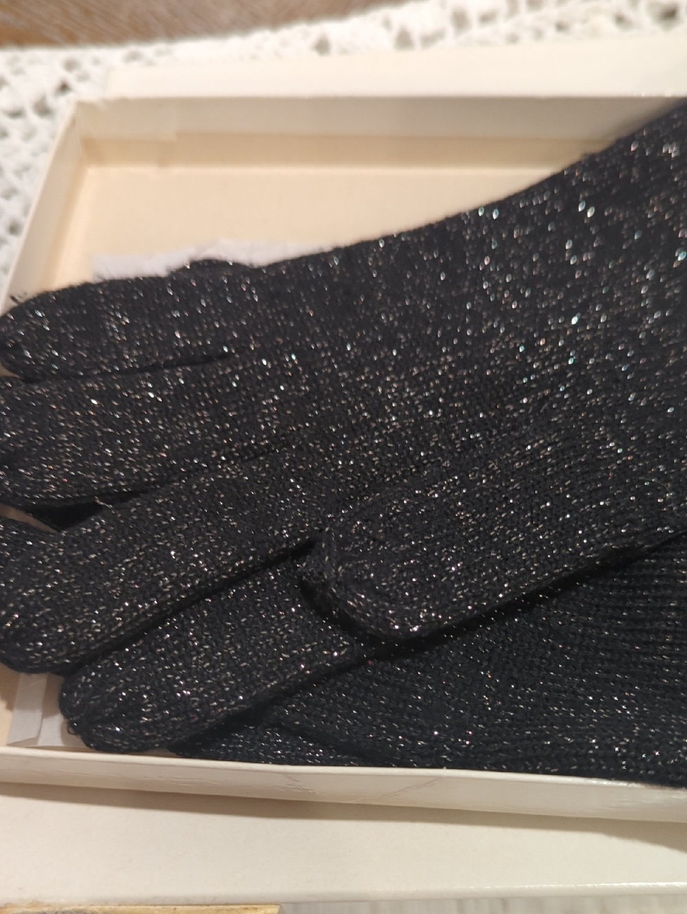 Coach Signature C Lurex Logo Knit Gloves Sz L NWOT original gift box - Picture 3 of 4